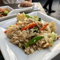 Riz frit aux légumes avec extra poulet végétal at ChuChai in Montreal