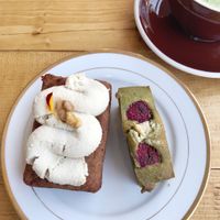 Carrot and matcha cake at Audacieuse Vanille in Montreal