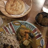 Mujaddarah with curry veggies, falafel, naan bread at Peace&Spice in Padua