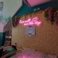 Detalle del salón #Veganuary at Balance Bowl in Gzira