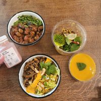 Jack's Bowl, la Caponata, pad Thai Salad, passion mango Not-Cheesecake at Wild & The Moon - Saint Honoré in Paris