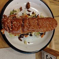 Wild Banh Mi (panino senza glutine con straccetti vegetali, carote, cavolo cinese, cetriolo, coriandolo e salsa saté) at Wild & The Moon - Saint Honoré in Paris