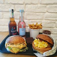Bulldog et cowboy at Theory (ex-BurgerTheory) in Paris
