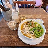 Iced Milk Coffee und Veggie Ball mit Mushroom Broth Soup at Mang's Mania in Ho Chi Minh City
