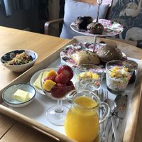 Breakfast (scrambled tofu, muffins, overnight oats, ...) at Villa La Vida in Egmond Aan Zee