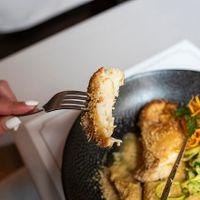 Kotkeciki z boczniaka, Spaghetti z cukini aglio e olio, hummus z pietruszki at Pol na Pol in Tarnow