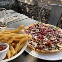 Pizza with vegan cheese at Bright Brewery in Bright