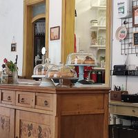 Mostrador con expositores de Donuts at La Teca Burger in Sabadell