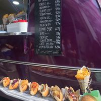 Comida rápida vegana súper buena!😍 El hot dog picante está muymuy bueno y súper conseguido!  at La Teca Burger in Sabadell