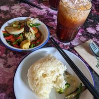 Phas like kimao bowl with sticky rice and the cha nom yen 😩💕 at li.ke in Berlin