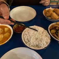 Links Ananas, Tofu und Jackfruit (schmeckte nach Kartiffel) at li.ke in Berlin