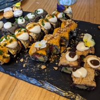 Sushi degustación at Roots & Rolls in Barcelona