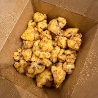 Cauliflower pop-corn at Roots & Rolls in Barcelona