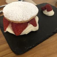 English cake with strawberries  at Roots & Rolls in Barcelona