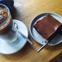 Iced coffee with coconut milk, vegan brownie at Kuchenliebe in Stuttgart