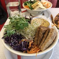 Bol Dragon avec tempeh at Aux Vivres - St Laurent in Montreal