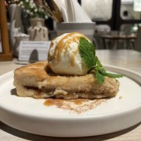 Apple pie and coconut ice cream   at I Am Vegan Babe in Canggu
