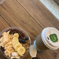 açai bowl , green tea and hot sauce health shot #Veganuary at Juicebaby in West London
