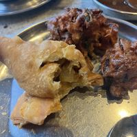 Samosa and pakora  at Pushap - Namur in Montreal