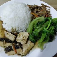 Bao yu ping gu fan mushroom rice with mock meat at Sù Yuán Jiā in Fuzhou