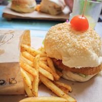 “the grassy” chickpea burger with chips at Hamburgueria do Mercado in Funchal