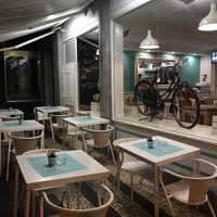 Outside seating  at Hamburgueria do Mercado in Funchal