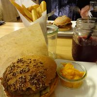 burger menu with pumpkin ketchup sauce at 1885 in Bremen
