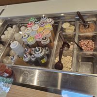 All dressings contain oil. They have plain vinegar if desired at Giardino Gourmet Salads in Naples