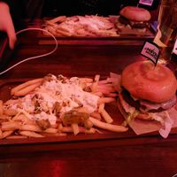Garlic cheese fries and a darko burger and jalapeño cheese fries with a sriracha burger. Was decent at the moment but we got sick after at Thunder Road Cafe in Dublin
