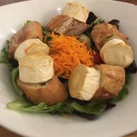 Salade au chèvre chaud  at Veget'Halles in Paris