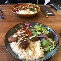 Warme bowl met köfte at Happy Food and Health  in Rotterdam