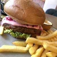 De ‘Bloody Hell’ burger ☝️✅  at Happy Food and Health  in Rotterdam