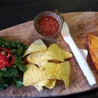 flatbread with hummus, vegetables and nachos at Happy Food and Health  in Rotterdam