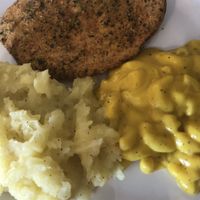 Chicken, mashed potatoes and Mac and cheese   at Binge Kitchen in San Antonio