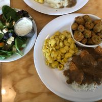 Deep South plate, okra, Mac n cheese and salad at Binge Kitchen in San Antonio