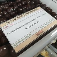 Labelled bulk items at Scoop Wholefoods in Orange