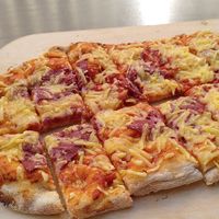 Pinsa mit salami at Veggie Liebe in Freiburg