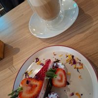 Cheese cake and spicy chai latte at Unity Diner in East London