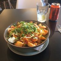 Dirty loaded fries. (Además me gusta el plato.) at Unity Diner in East London