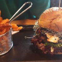 Vegan burger with sweet potato fries at Steiner's Cafe Restaurant Weinbar in Pinsdorf