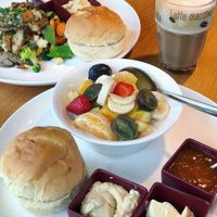 Vegan breakfast options: warm porridge, roasted veggies, hummus, soylatte,... at Steiner's Cafe Restaurant Weinbar in Pinsdorf