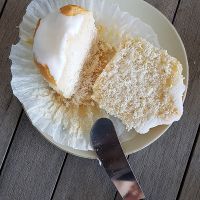 Lemon muffin with lemon sugar icing at Alfreebe - 알프리베 in Goyang