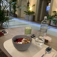 Açaí bowl and matcha latte on oat milk at Floret in Florence