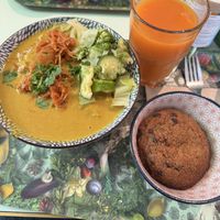 Tibetan mama bowl (exquisite) and pecan cookie (burnt taste)  at Le Botaniste - Schuman in Brussels