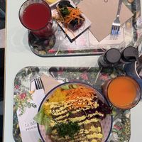 Botanical Salad with added veggie balls and ‚sushi‘ roll; carrot and tutti frutti drink  at Le Botaniste - Schuman in Brussels