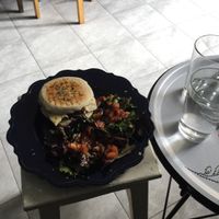 Sandwich de queso cambembert y roasted mushrooms con ensalada at Do Vigário Pub and Records in Lisbon