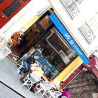 facade at VeganBioBurger in Paris