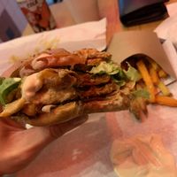 Du cheese & du bacon ! 🥰 at VeganBioBurger in Paris