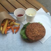 “Normal menu”  at VeganBioBurger in Paris