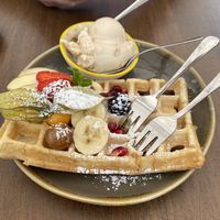 Vegane Waffel mit veganem Erdnuss-Eis at Claus Eismanufaktur & Deli in Karlsruhe